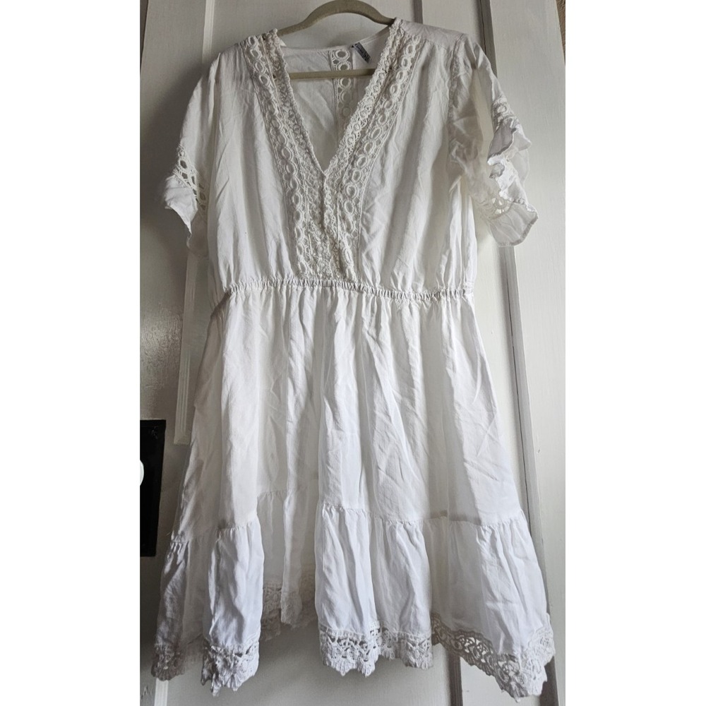 RAVIYA V neck short sleeve‎ lace trim ruffle hem mini dress SzM white
